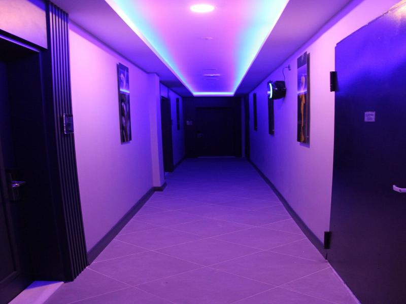 216 Silver Suite image