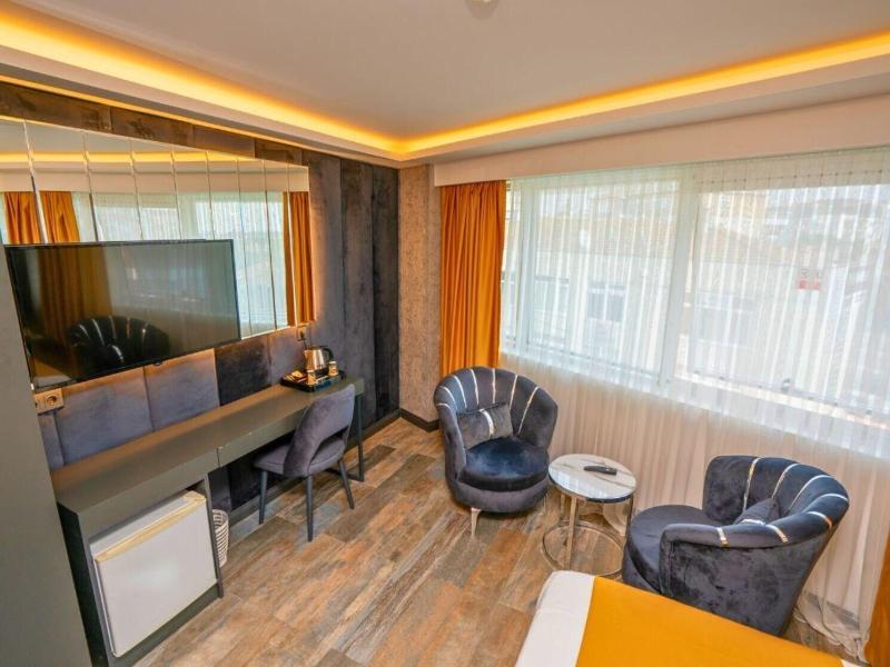 216 Silver Suite image
