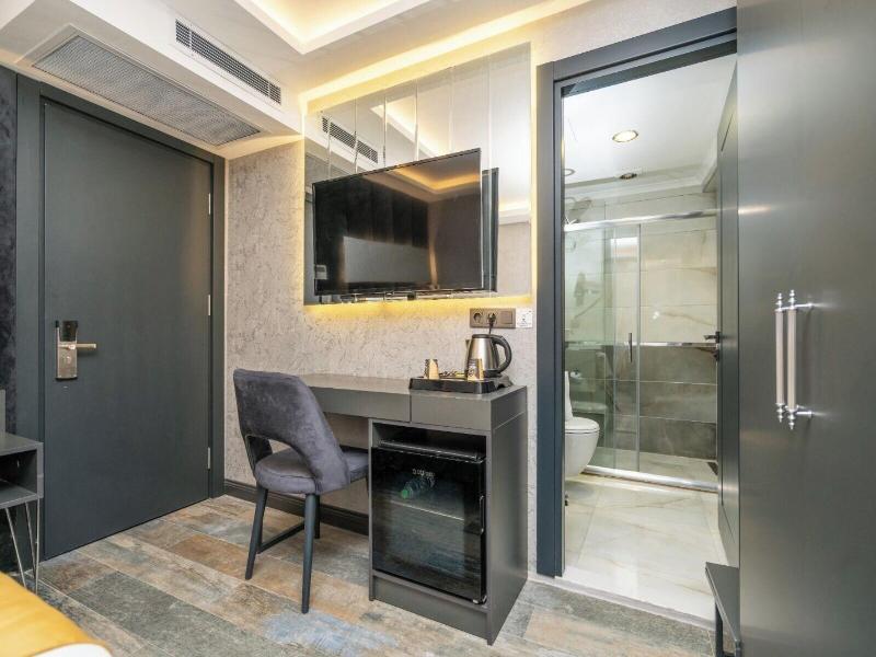 216 Silver Suite image