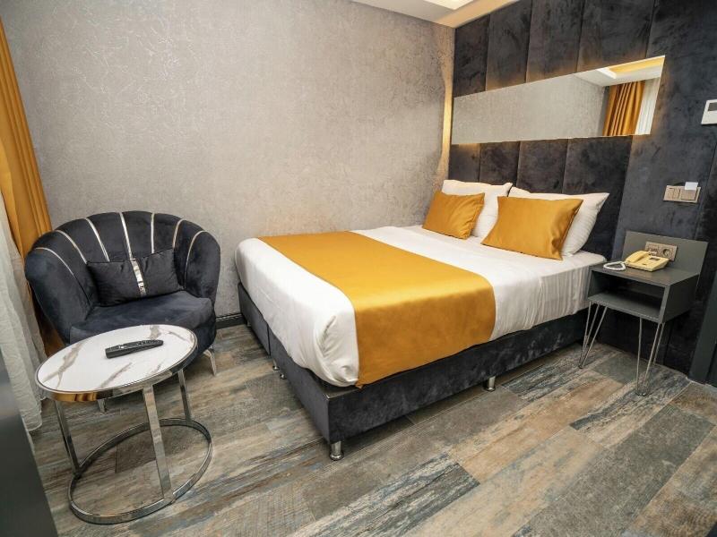 216 Silver Suite image