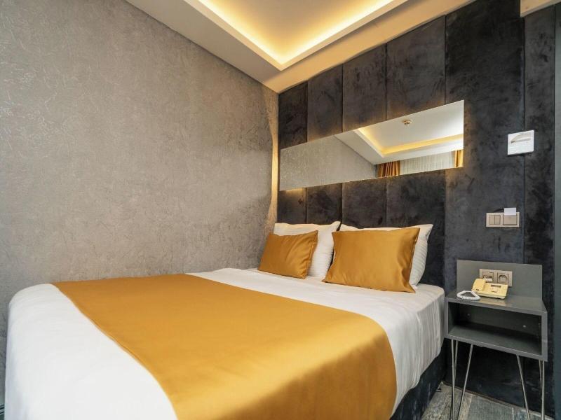 216 Silver Suite image