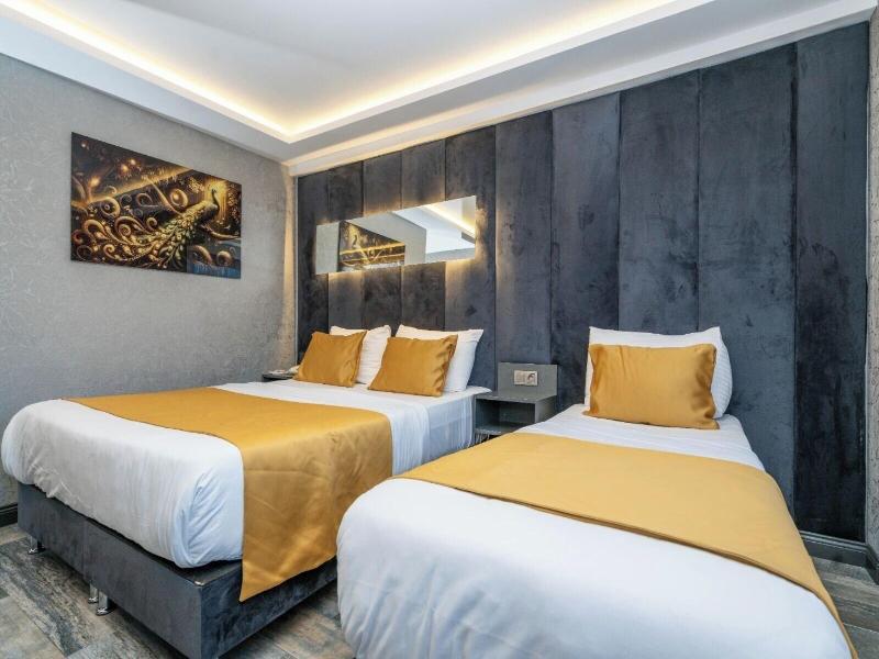 216 Silver Suite image