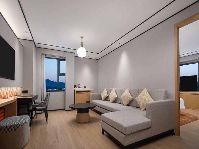 Hilton Garden Inn Chengde Mountain Resort image