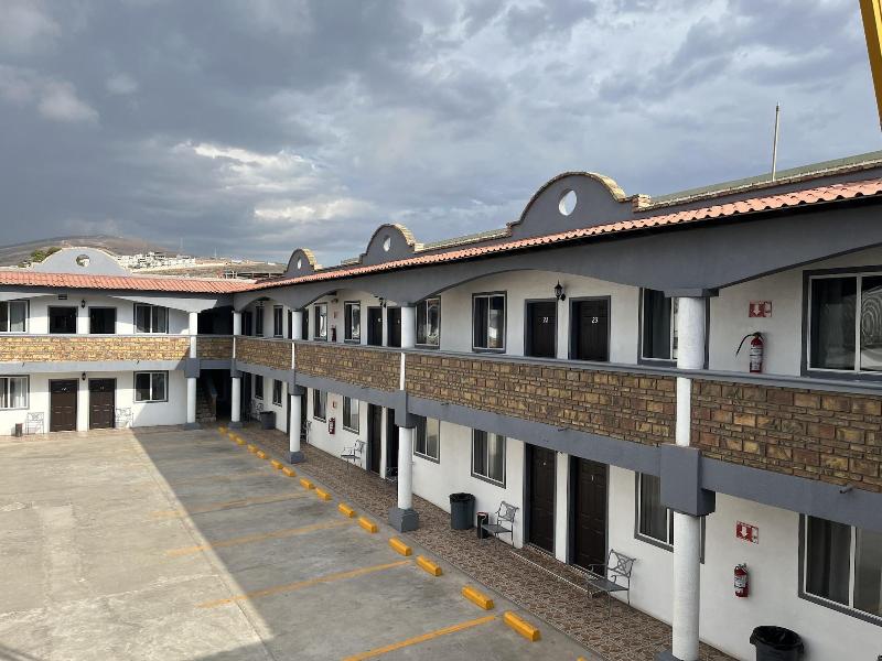 Hotel La Quinta Bonita image