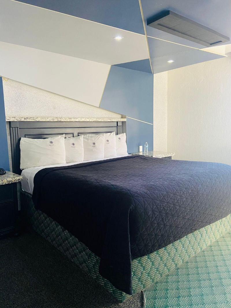 Hotel Enjoy image