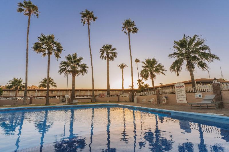 El Camino Hotel & Suites — general view