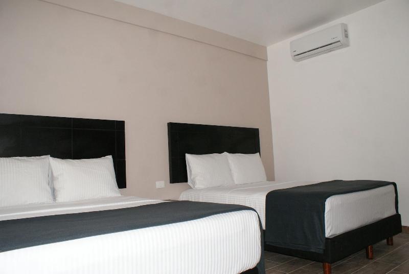 Hotel Capital Frontera image