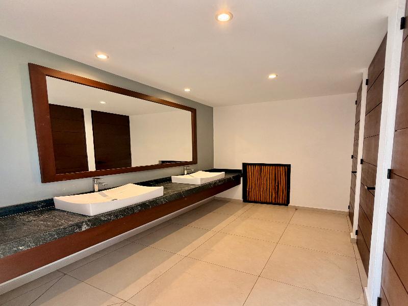 Ah xok suites 5th avenue image