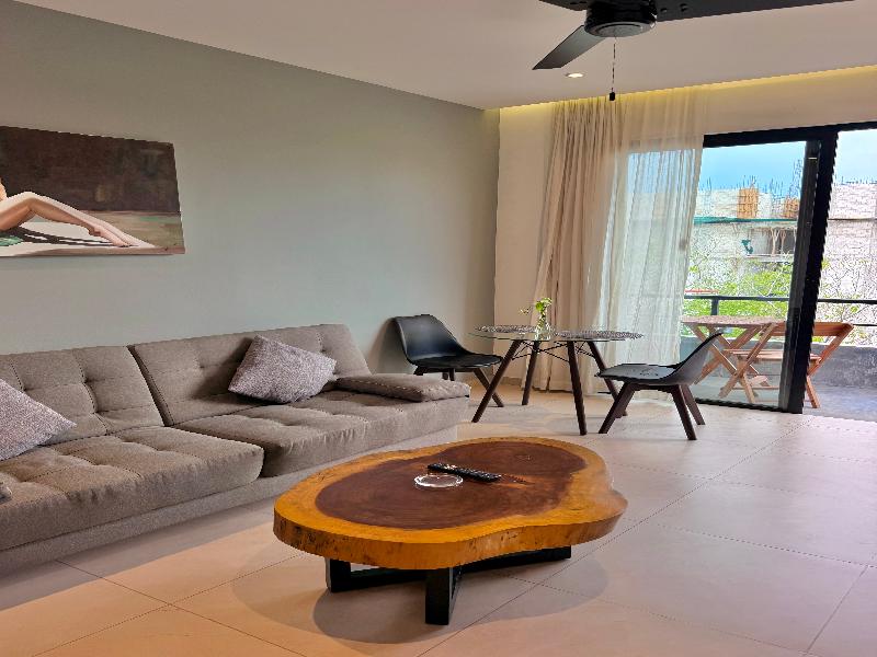 Ah xok suites 5th avenue image