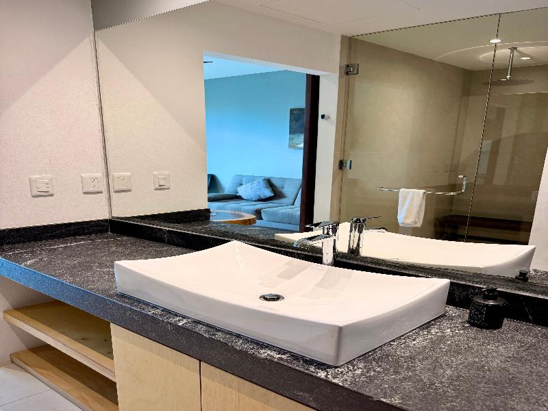 Ah xok suites 5th avenue image