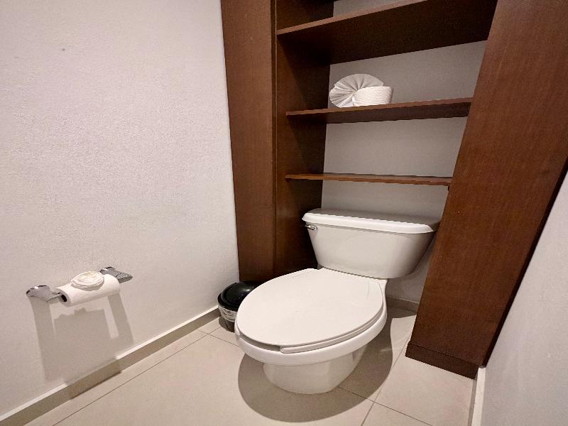 Ah xok suites 5th avenue image