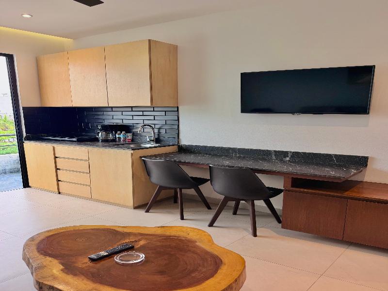Ah xok suites 5th avenue image