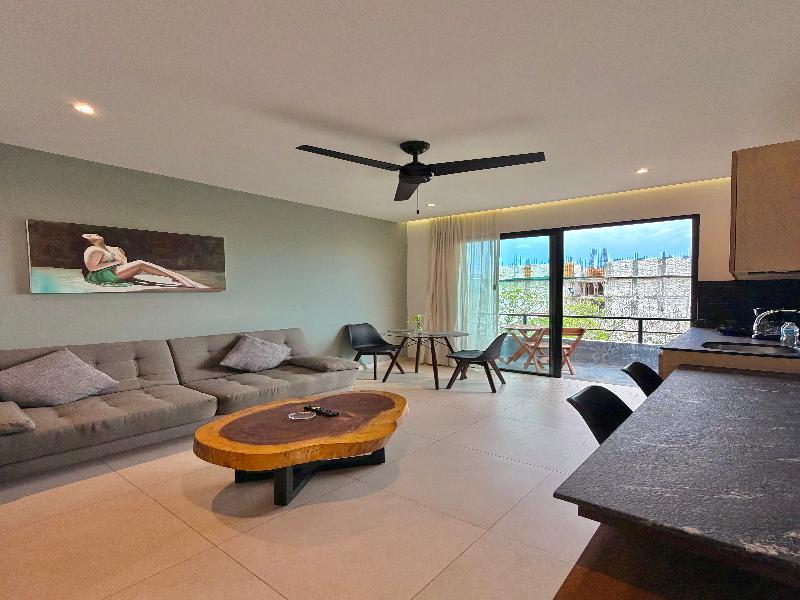 Ah xok suites 5th avenue image
