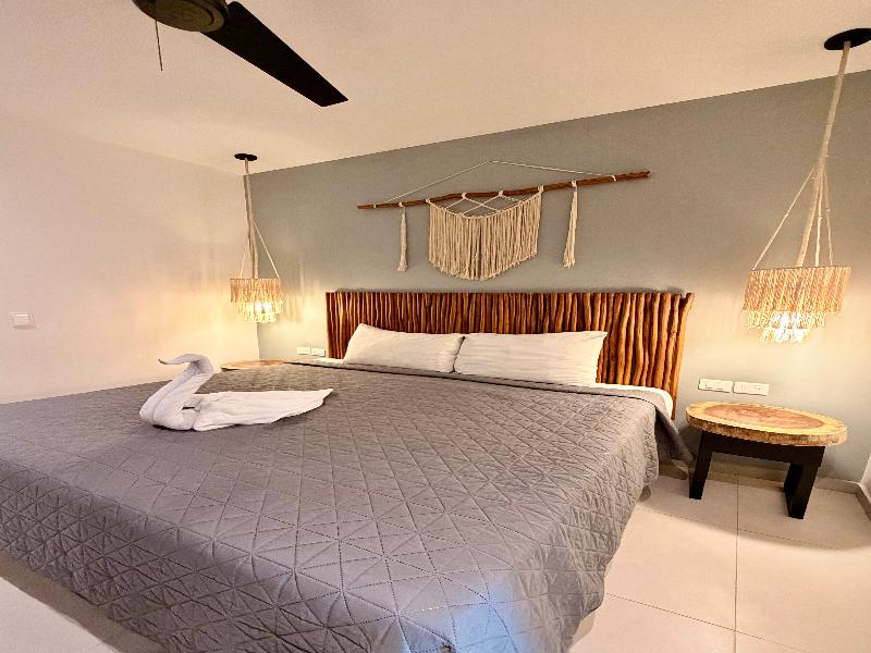 Ah xok suites 5th avenue image