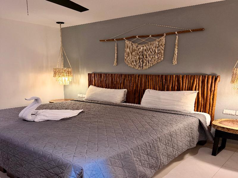 Ah xok suites 5th avenue image