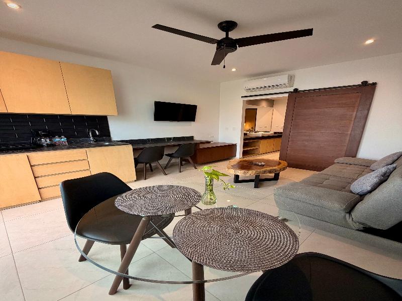 Ah xok suites 5th avenue image