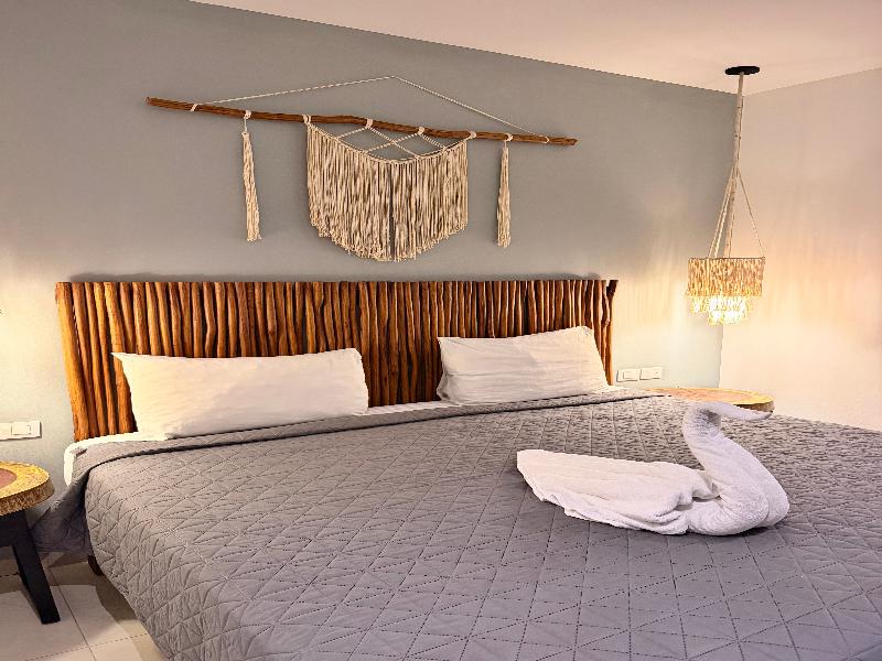 Ah xok suites 5th avenue image