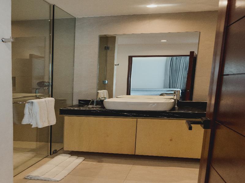 Ah xok suites 5th avenue image
