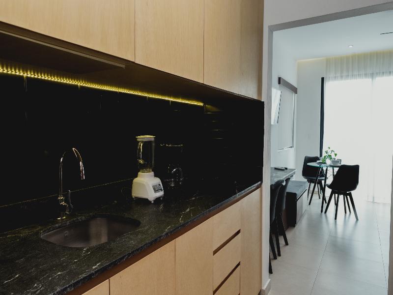 Ah xok suites 5th avenue image