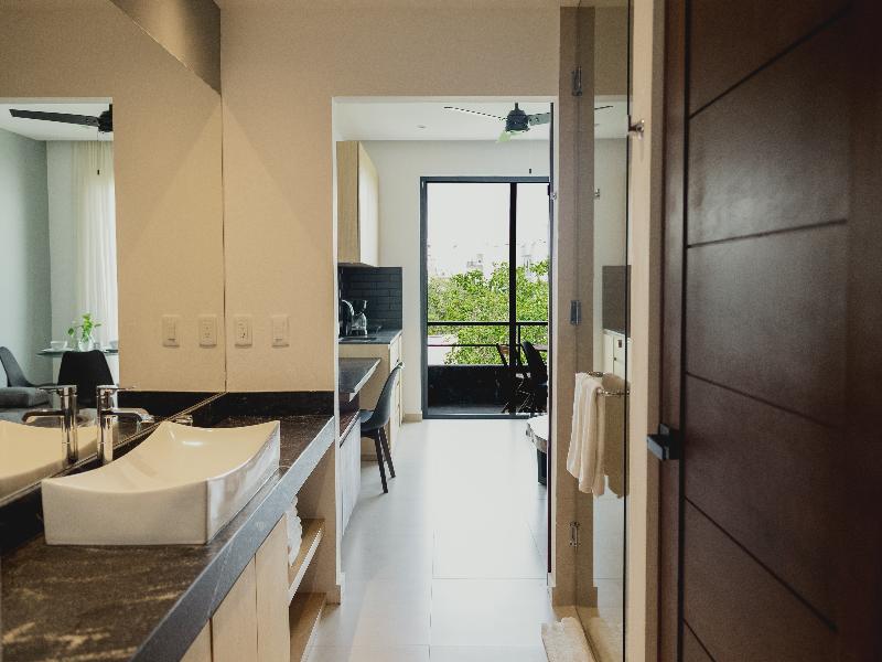 Ah xok suites 5th avenue image