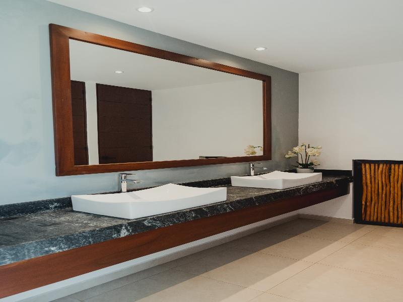 Ah xok suites 5th avenue image