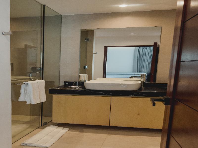 Ah xok suites 5th avenue image