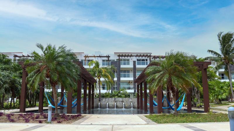 Mareazul Beach Condos Playa Del Carmen image