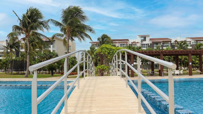 Mareazul Beach Condos Playa Del Carmen image