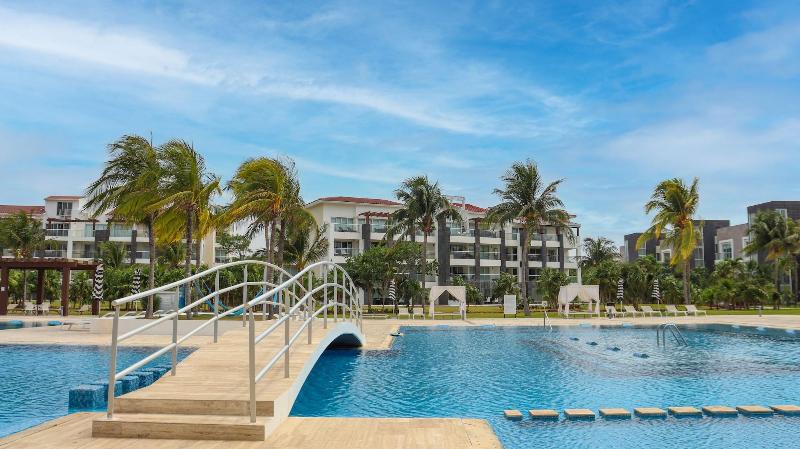 Mareazul Beach Condos Playa Del Carmen image