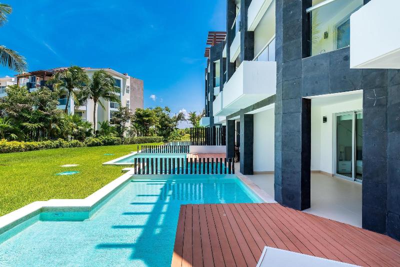 Mareazul Beach Condos Playa Del Carmen image