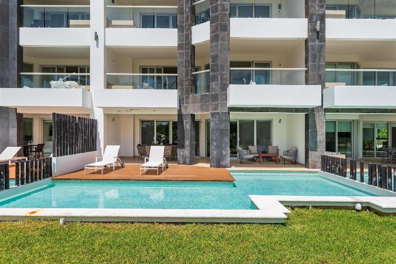 Mareazul Beach Condos Playa Del Carmen image