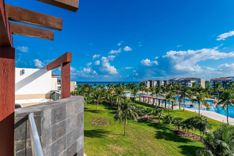 Mareazul Beach Condos Playa Del Carmen image