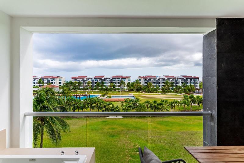 Mareazul Beach Condos Playa Del Carmen image