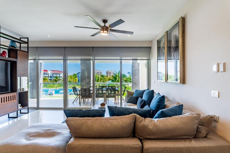 Mareazul Beach Condos Playa Del Carmen image