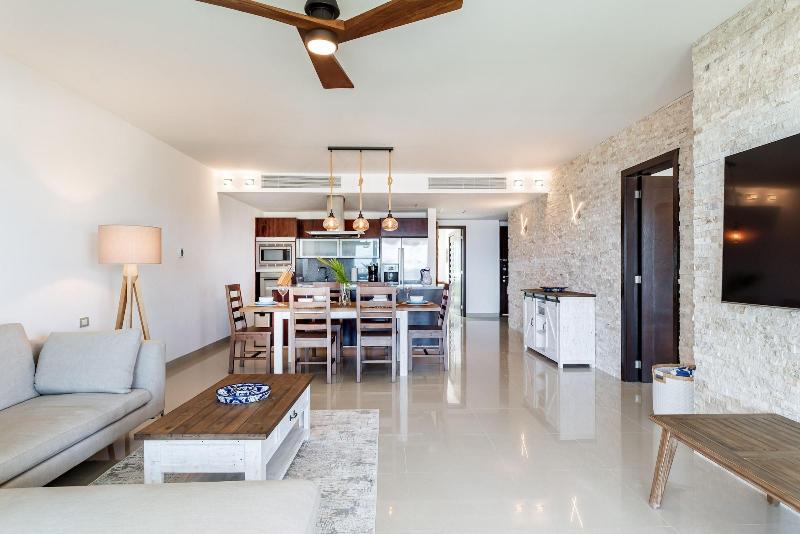 Mareazul Beach Condos Playa Del Carmen image