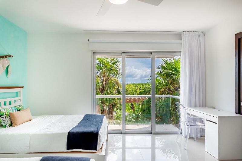 Mareazul Beach Condos Playa Del Carmen image