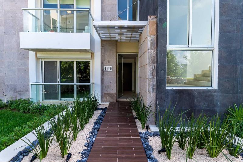 Mareazul Beach Condos Playa Del Carmen image