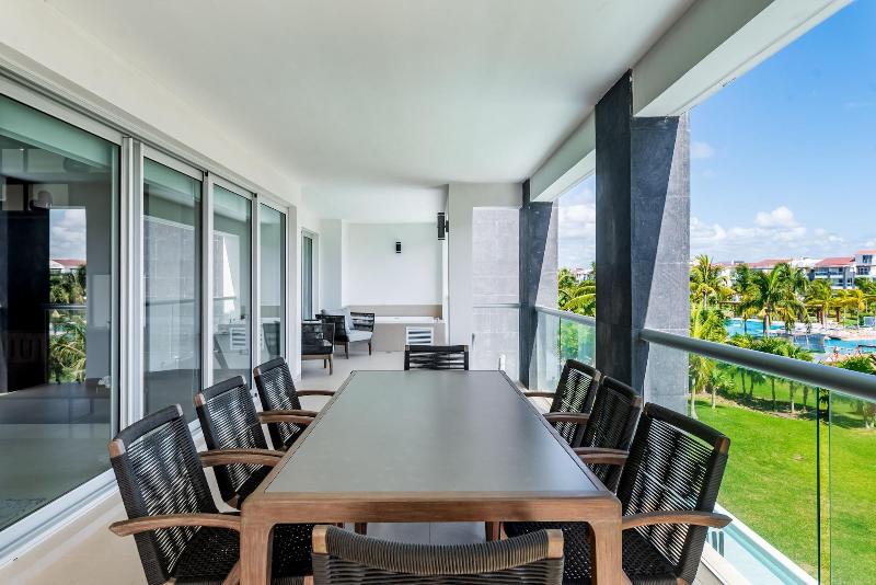 Mareazul Beach Condos Playa Del Carmen image