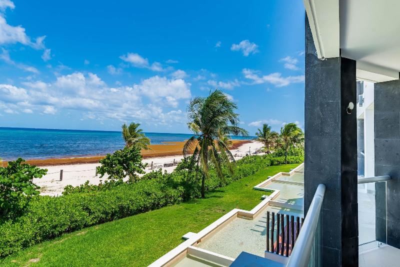 Mareazul Beach Condos Playa Del Carmen image
