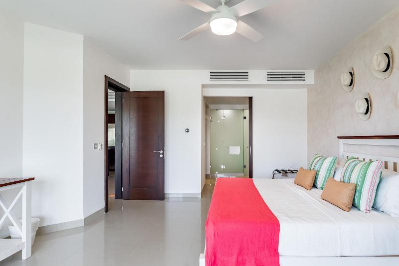 Mareazul Beach Condos Playa Del Carmen image