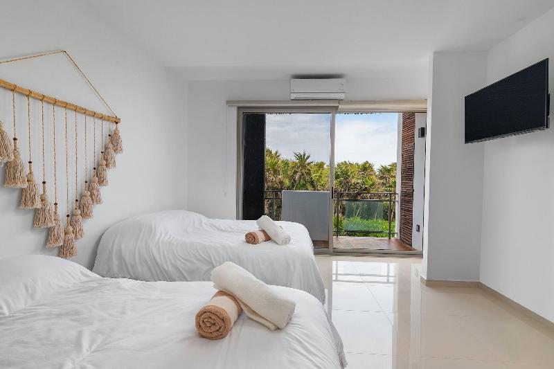 Angelina 28 Beachfront By Nah Hotels image