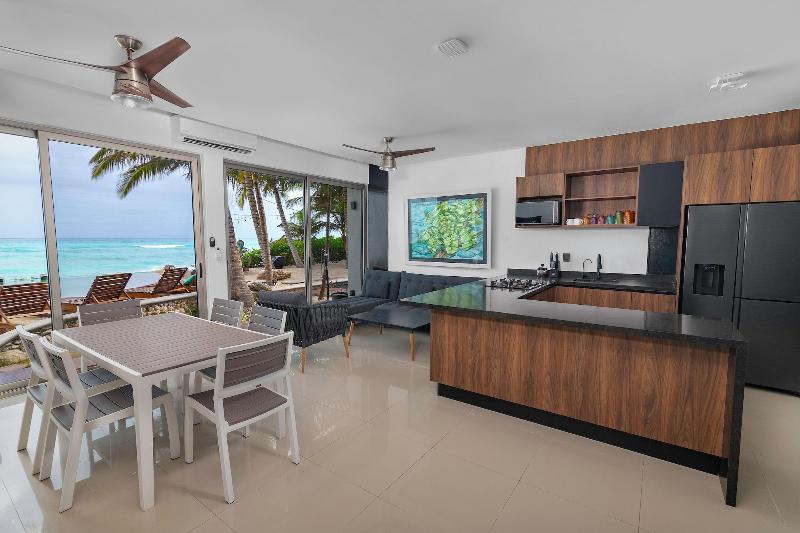 Angelina 28 Beachfront By Nah Hotels image