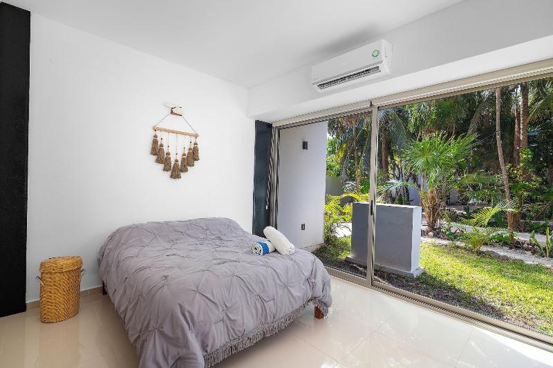 Angelina 28 Beachfront By Nah Hotels image
