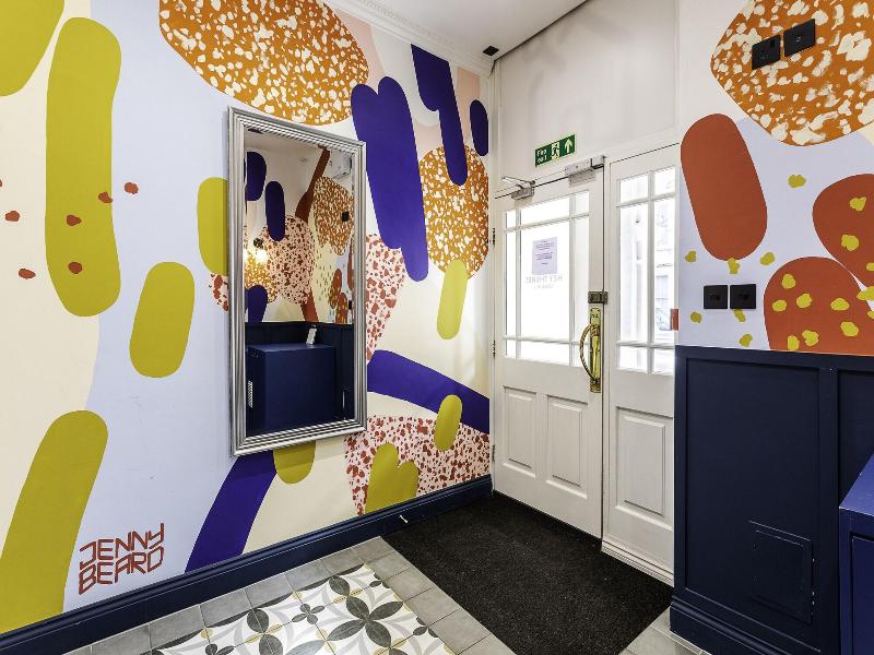 B48 London Earls Court image