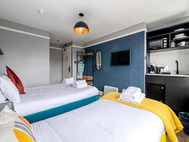 B48 London Earls Court image