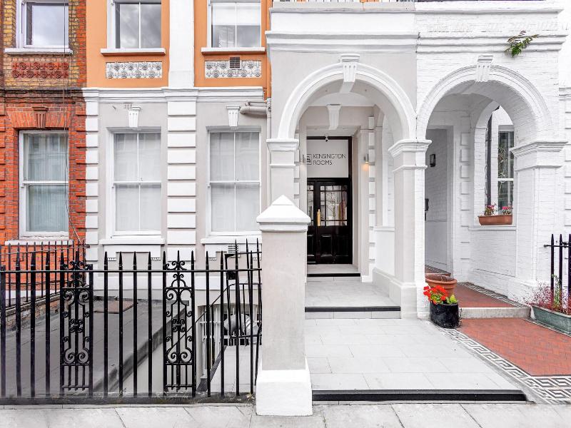 B48 London Earls Court image