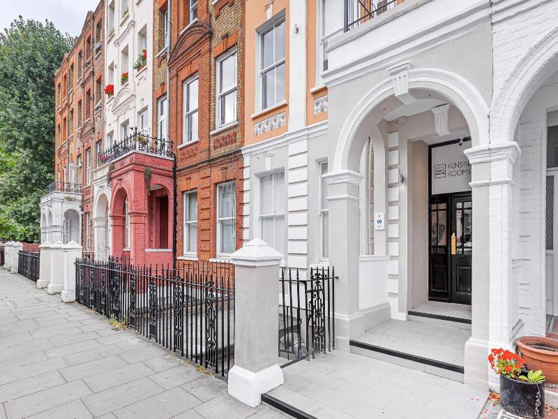 B48 London Earls Court image