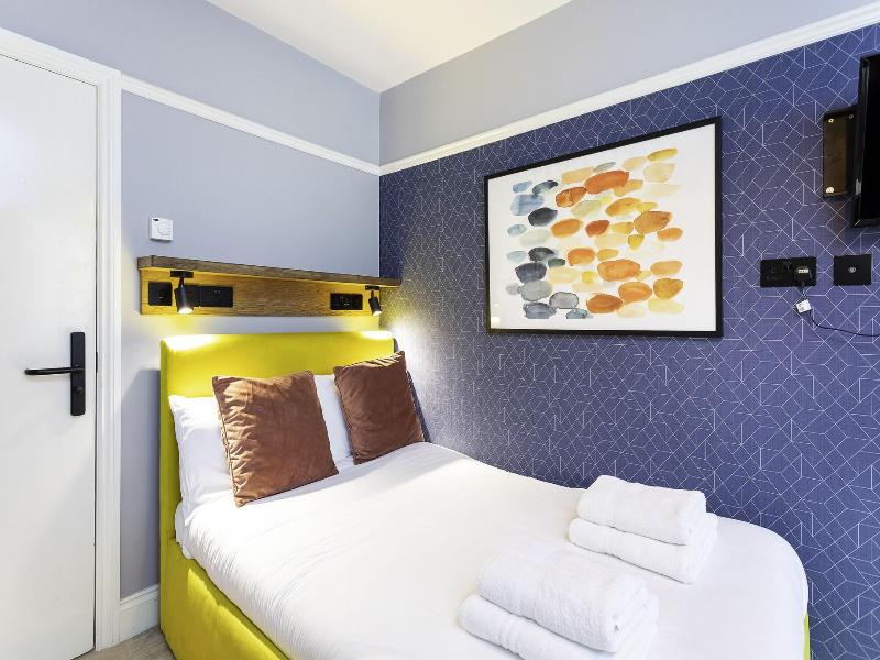 B48 London Earls Court image