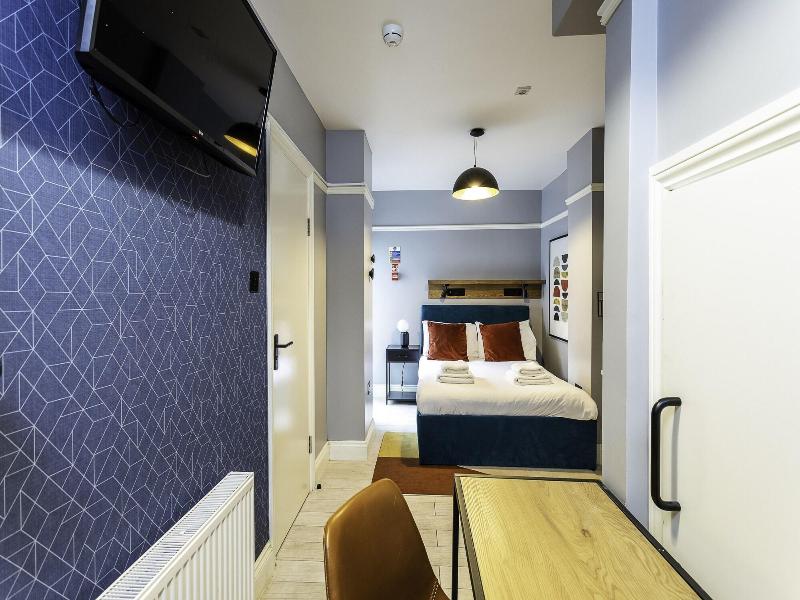 B48 London Earls Court image