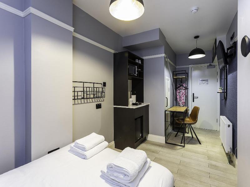B48 London Earls Court image
